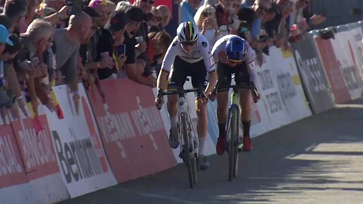 Ciclismo - Fem Van Empel se corona por tercera vez en la Copa del Mundo de ciclocross en Benidorm