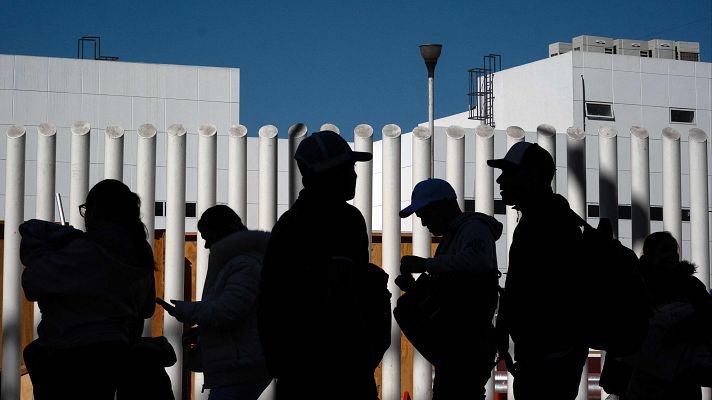 Telediario Fin de Semana - Incertidumbre entre los migrantes que buscan encontrar refugio en EE.UU. por la llegada de Trump