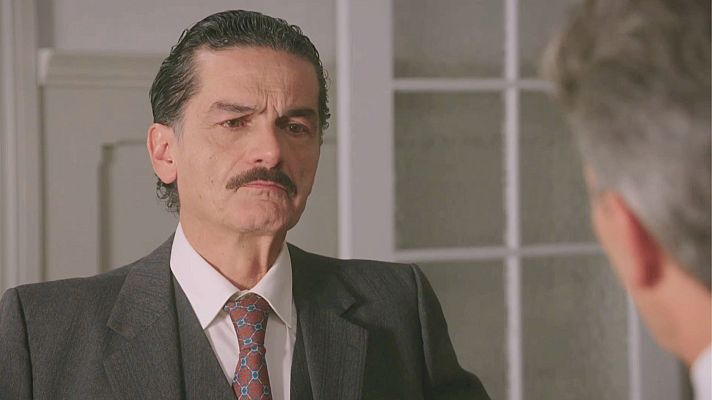 Salón de té La Moderna - Fermín le cuenta a Emiliano que han encontrado una pista