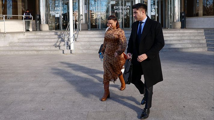 Telediario 2 - Polémica por el interrogatorio del juez a la actriz Elisa Mouliaá: "Revictimiza a las mujeres y las aleja de la denuncia"