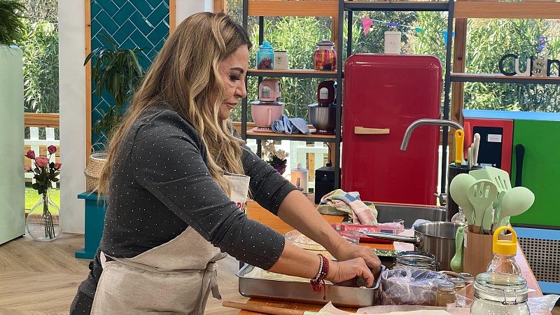 Cristina Tárrega se quema los dedos en 'Bake Off' - Bake off: famosos al horno | Ver