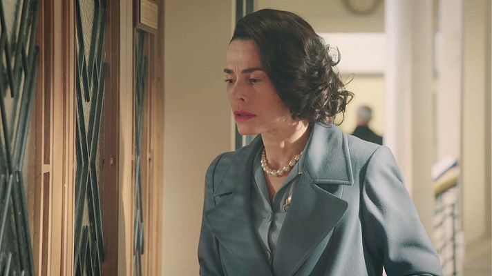 Salón de té La Moderna - Lázara huye al escuchar que la policía está buscándola