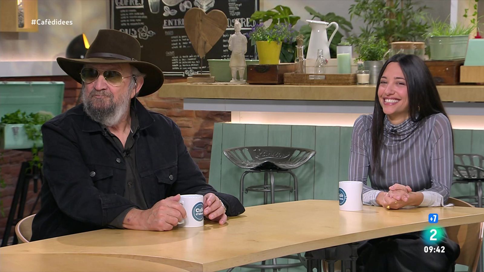 Tomeu Penya i la seva filla Alexandra presenten 'Sa vida són dos dies' - Cafè d'idees | Veure