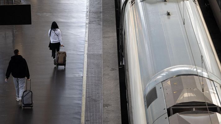 Telediario 1 - Muchos viajeros afectados por el recargo del transporte