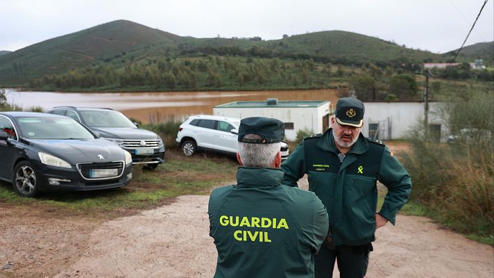 Telediario 2 - Los vecinos de Cueva de la Mora, Huelva, pasarán la segunda noche fuera de sus casas por una grieta en un embalse cercano
