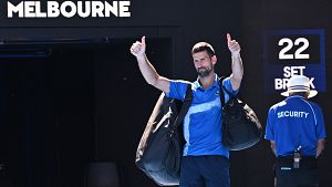 Djokovic abandona Australia defendido por Zverev: "No abucheis a un jugador cuando se retira lesionado"