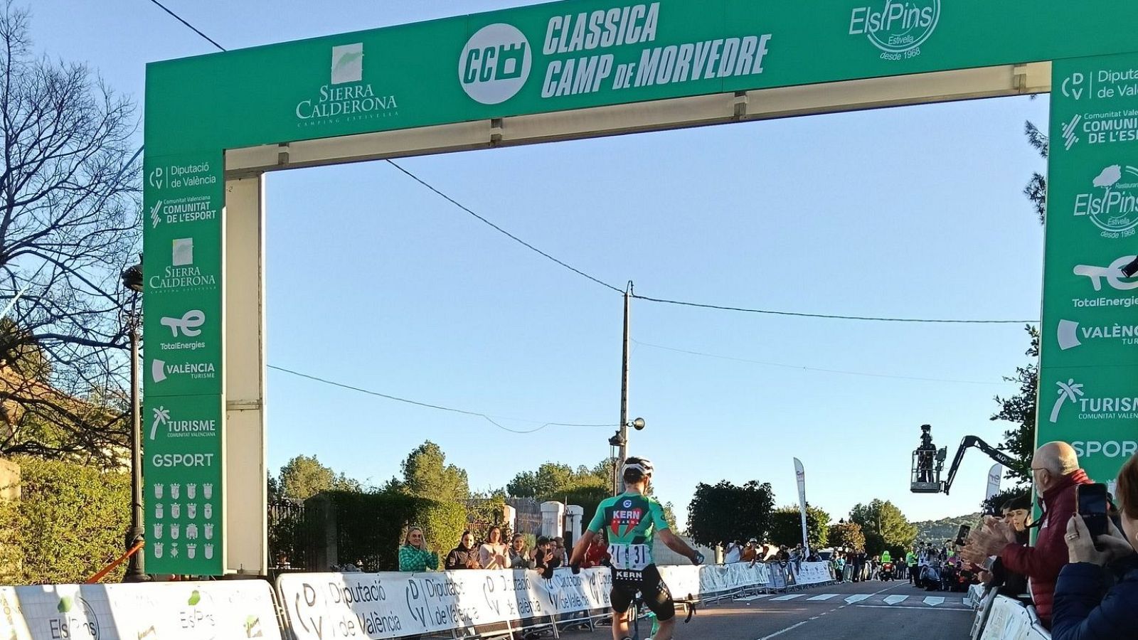 Urko Berrade gana con exhibición en la Clásica Camp de Morvedre - Ciclismo | Ver