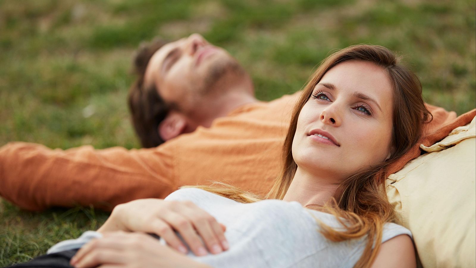 ¿Por qué hay momentos de silencio que resultan tan incómodos? - La tarde en 24h | Ver