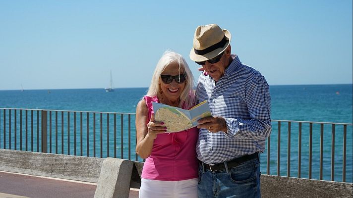 Telediario 2 - El 15% de los viajeros contratan a través de agencias de viajes