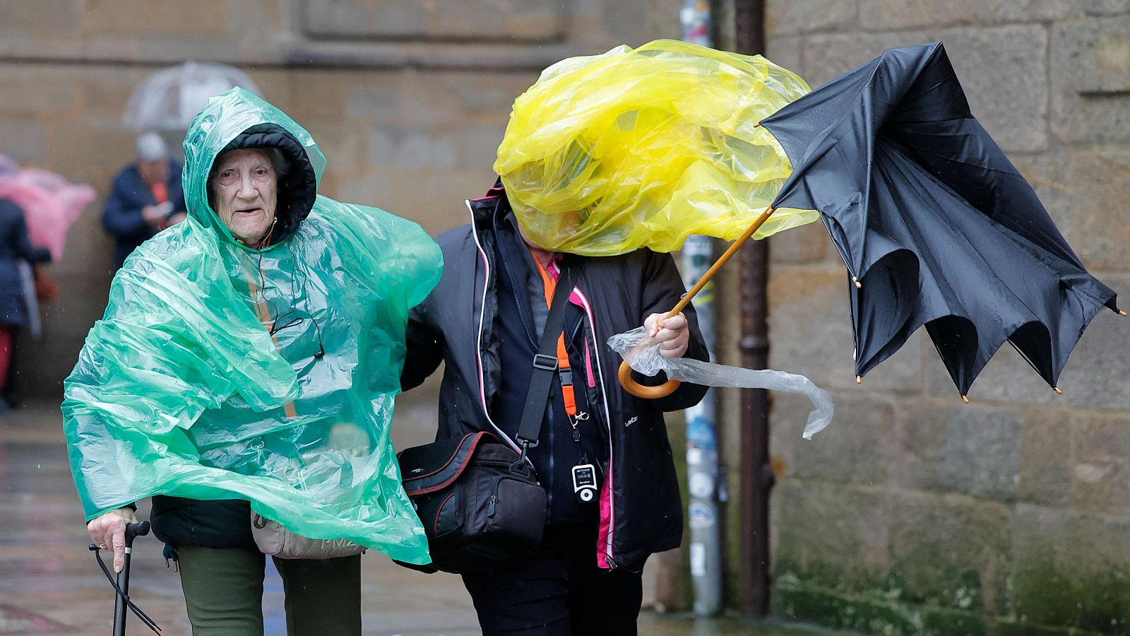 La borrasca Herminia deja en España vientos huracanados | Ver