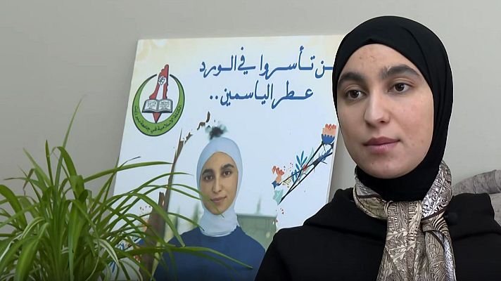 Telediario Fin de Semana - La experiencia de Amal tras siete meses en una prisión israelí: "He visto malos tratos, soldados pegando a las mujeres"