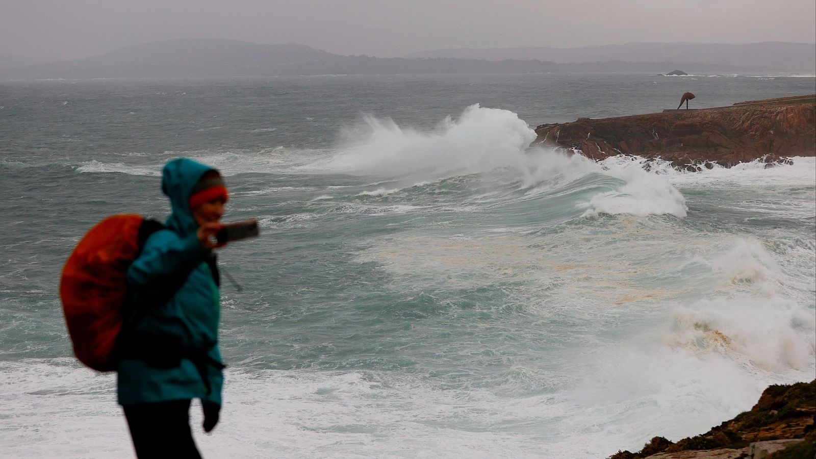 Herminia avanza y deja 15 comunidades en aviso por fuerte temporal - Informativo 24h | Ver