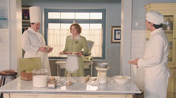 Salón de té La Moderna - Simón le prohíbe a Antonia la entrada al obrador