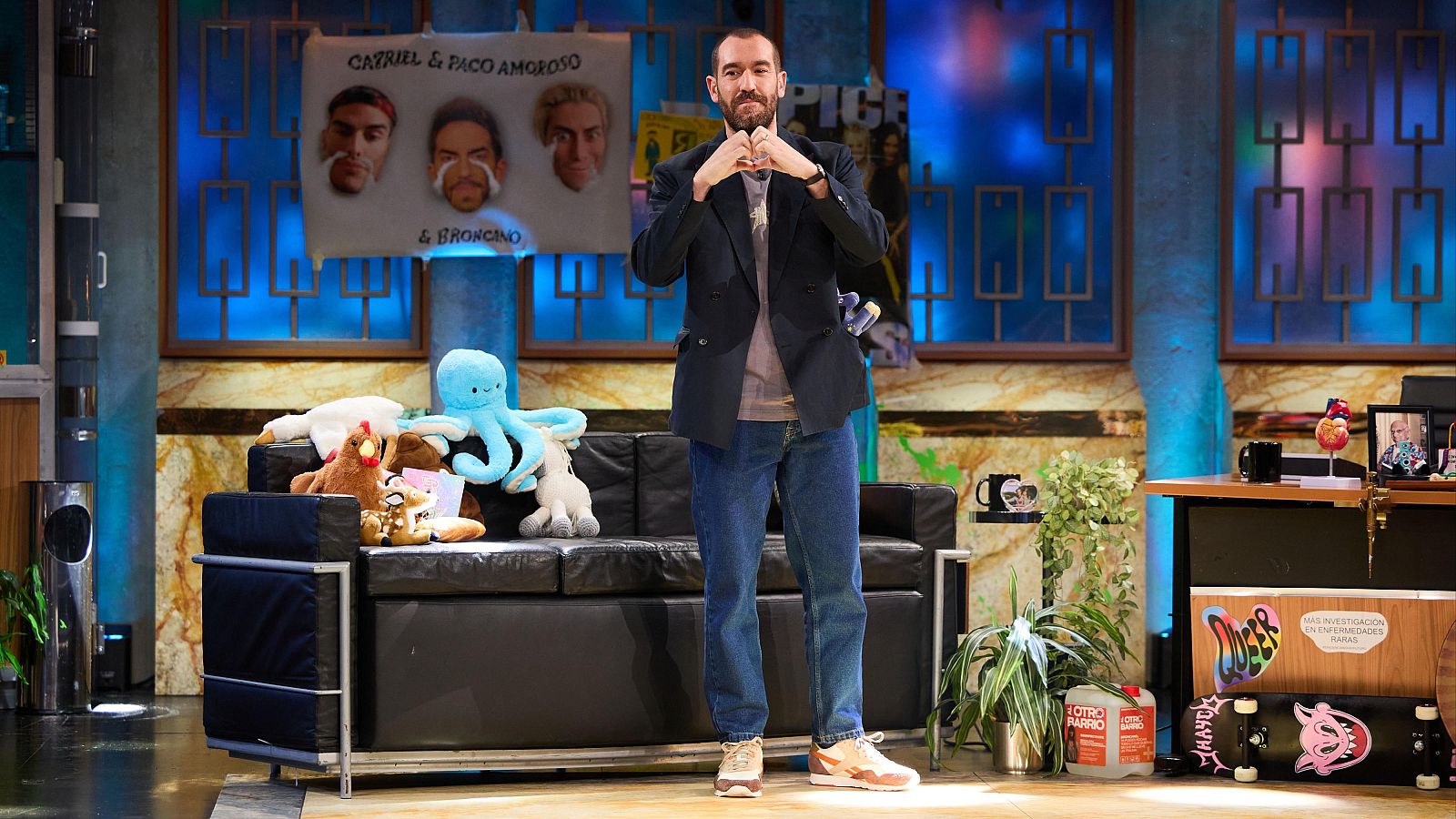 La Revuelta | Un regalo con rima para Jorge Ponce 27/1/25 - La Revuelta | Ver