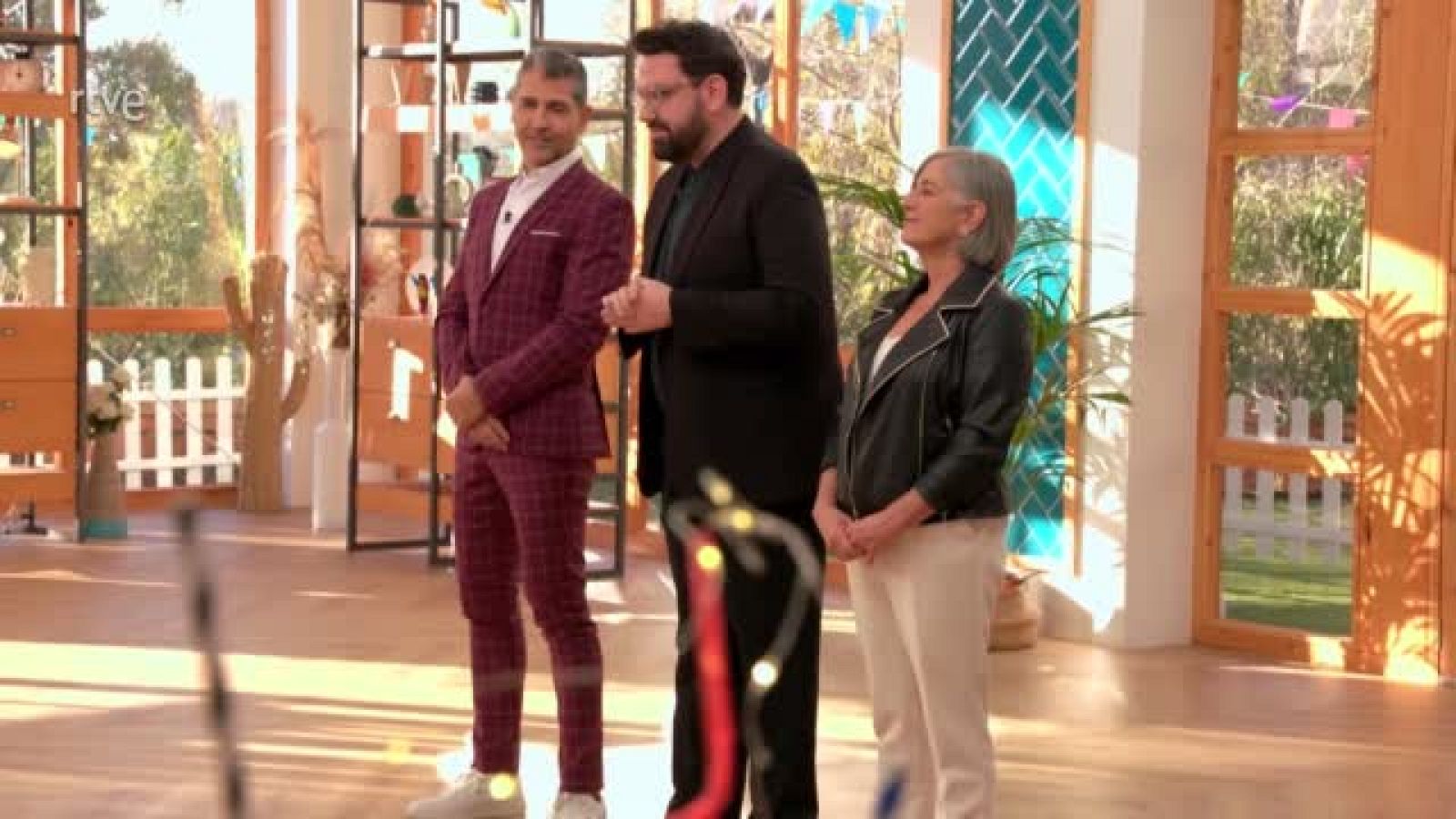 Los jueces de 'Bake Off' toman una sorprendente decisión - Bake off: famosos al horno | Ver