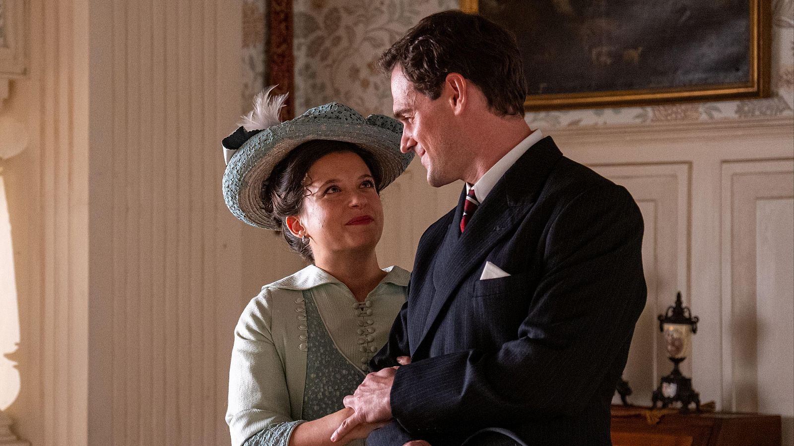 La Promesa: Martina vuelve a palacio con Jacobo, su prometido - La promesa | Ver