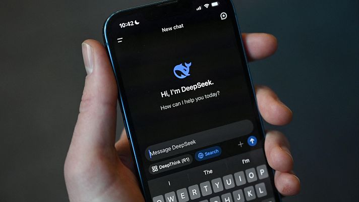 Telediario 1 - DeepSeek, la inteligencia artificial china que desafía la hegemonía de Estados Unidos