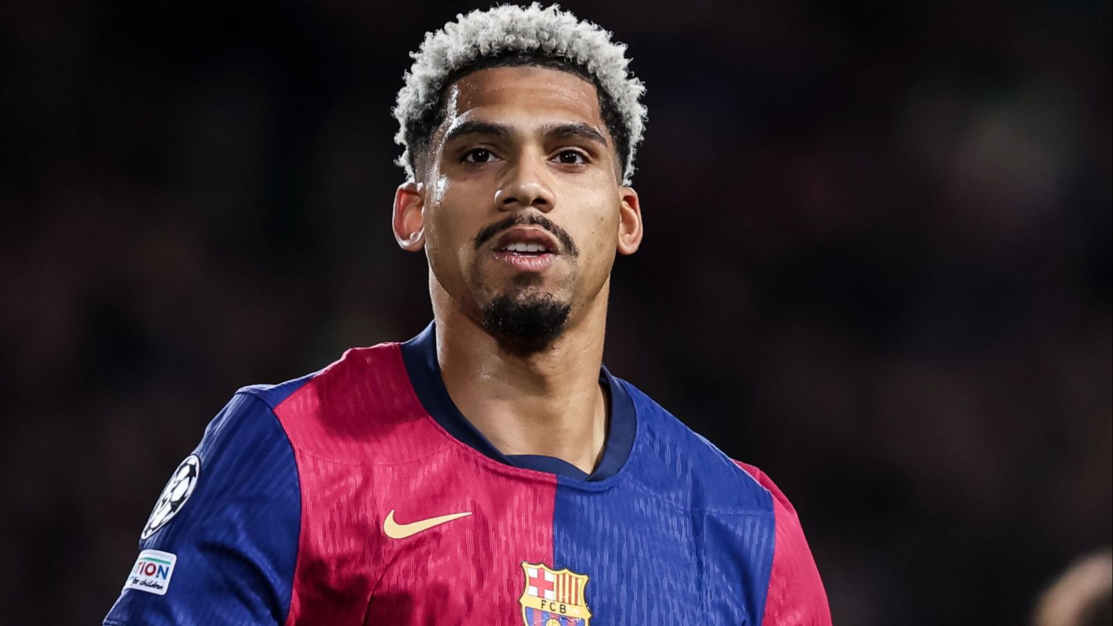 Araujo: "Hay Ronald para rato aquí en Barcelona" - Fútbol | Ver