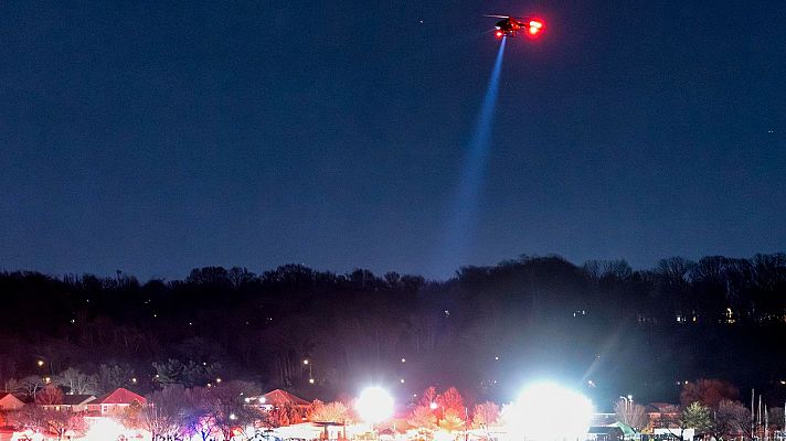 La hora de La 1 - El piloto Francisco Cruz advierte sobre la "preocupación" que generan en EE.UU. las "aproximaciones nocturnas"
