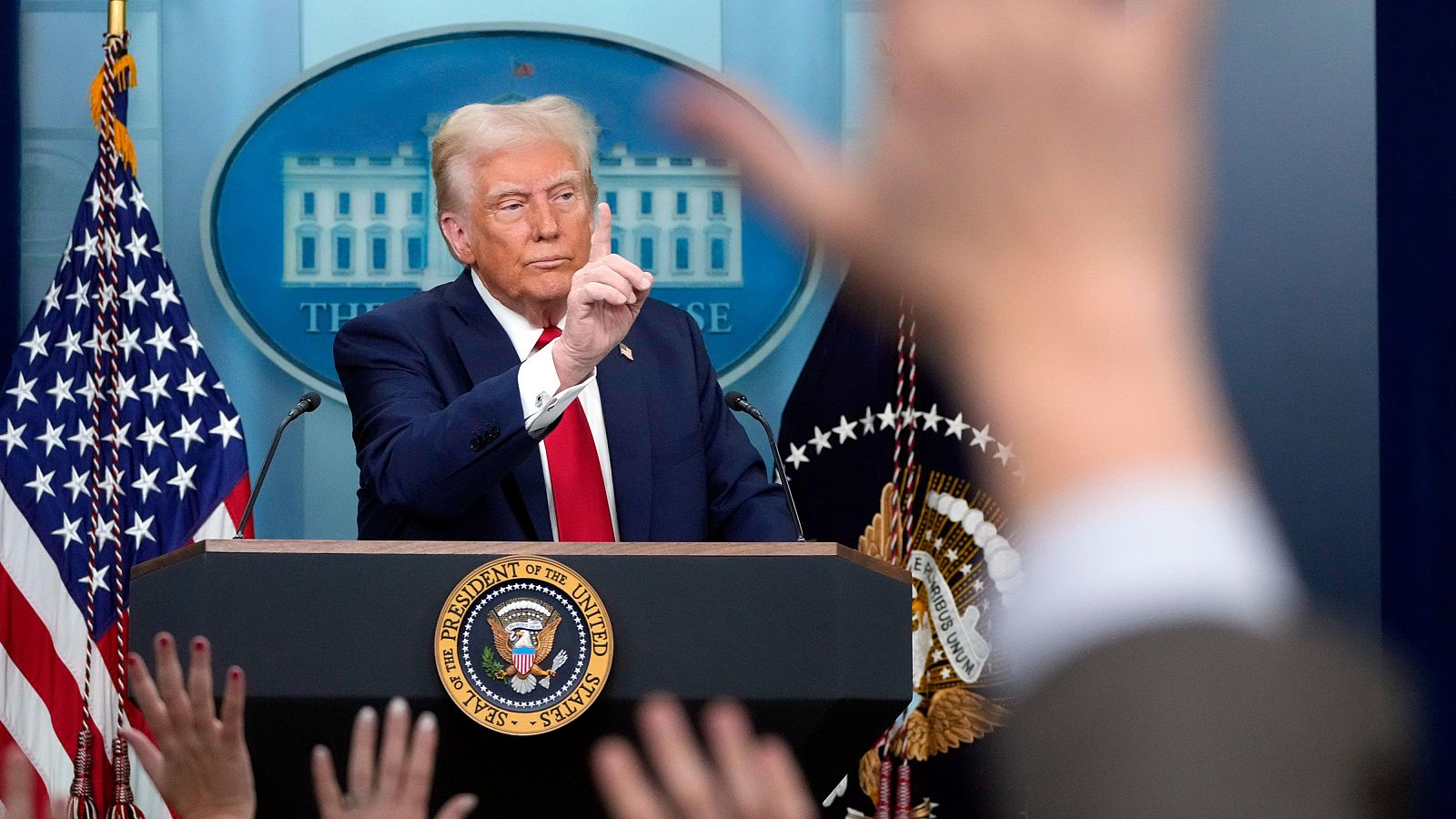 Trump acusa a Obama y Biden del accidente aéreo en Washinton | Ver