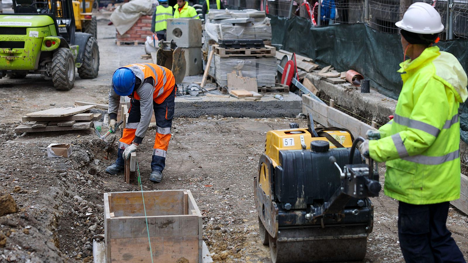 España necesitará 250.000 trabajadores extranjeros al año para sostener las pensiones | Ver