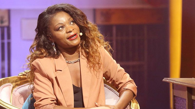 Asaari Bibang y el humor contra la discriminación - Al cielo con ella | Ver