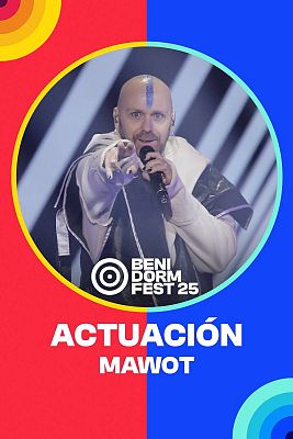 Mawot canta "Raggio Di Sole" en la final