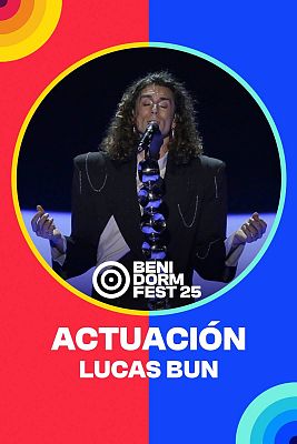 Lucas Bun canta "Te Escribo En El Cielo" en la final