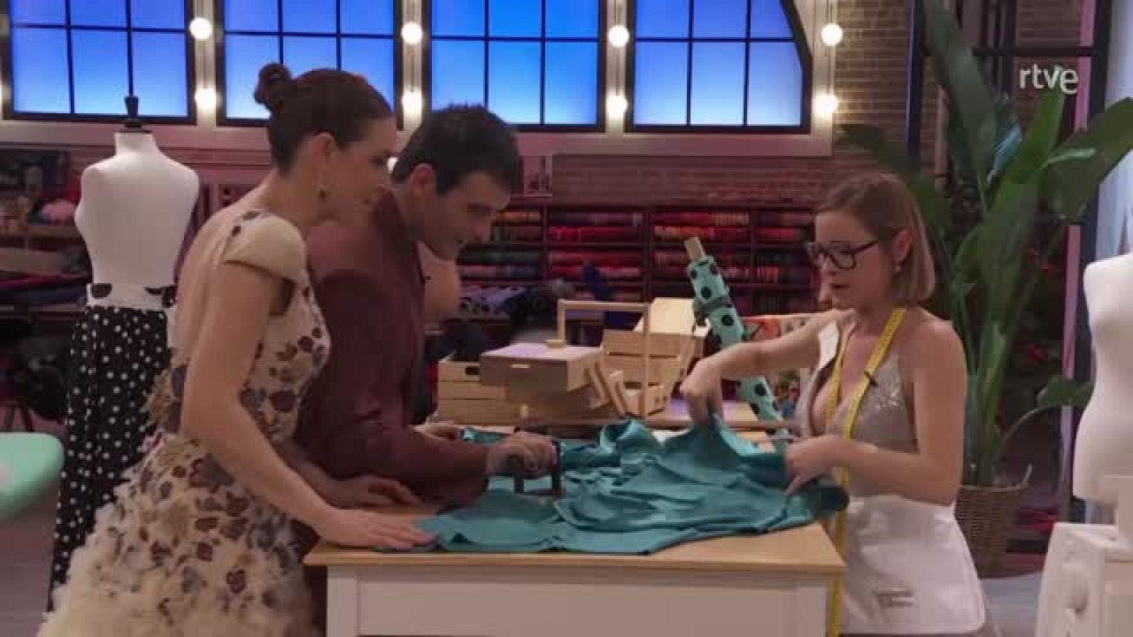 Marisol siempre quiso ser costurera, así lo cuenta María Esteve - Maestros de la costura Celebrity | Ver