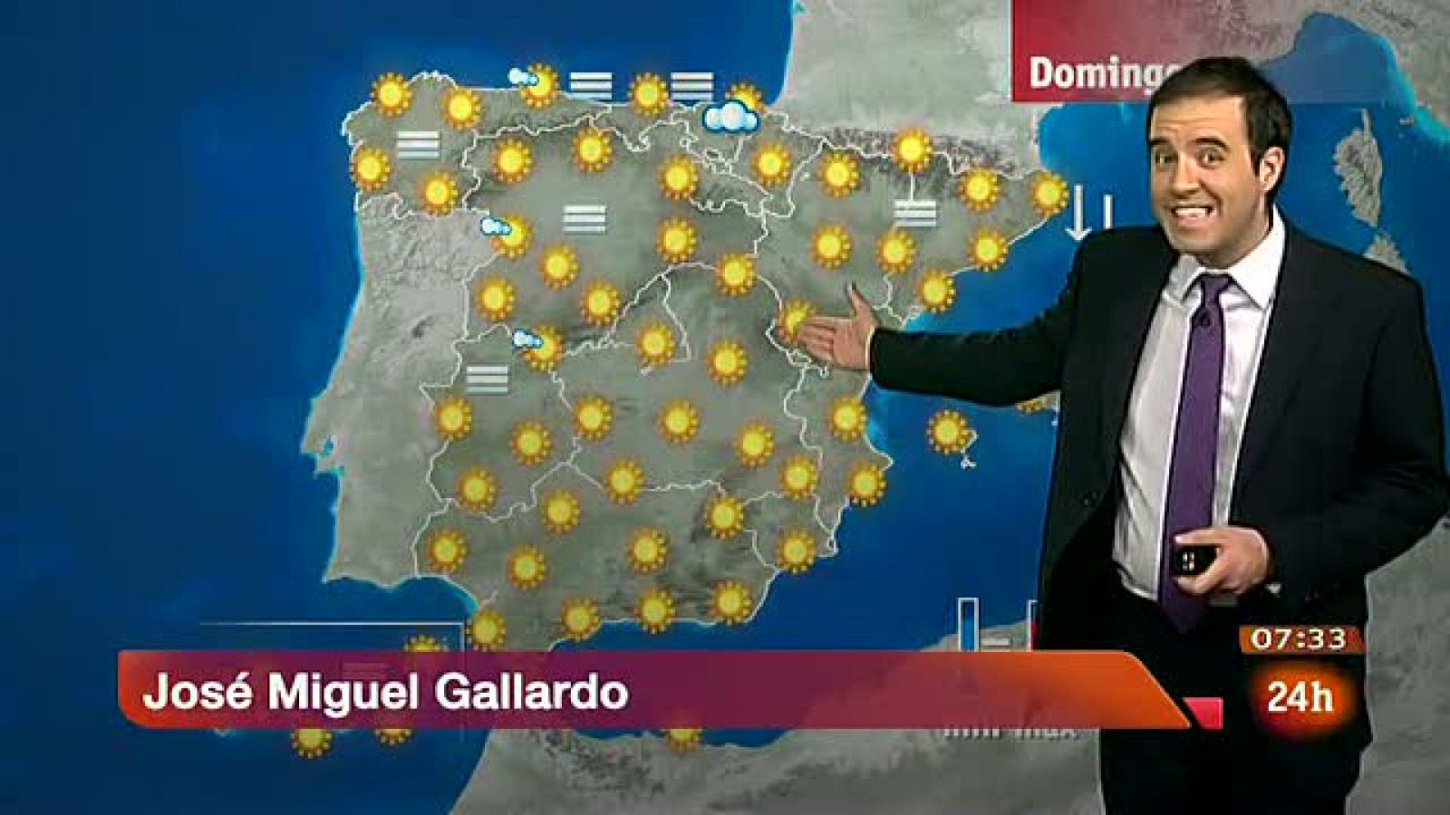 Despejado con nubes en Pirineos, Cantábrico y Andalucía