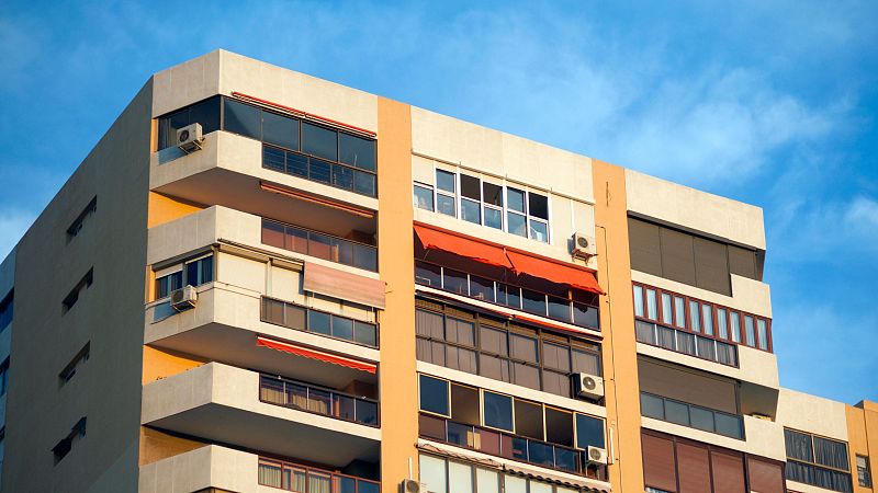 El euríbor rompe su racha de caídas y sube al 2,53% en enero - Telediario 1 | Ver