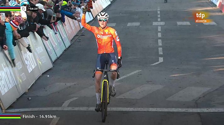 Ciclismo - Van Empel logra su tercer mundial de manera consecutiva