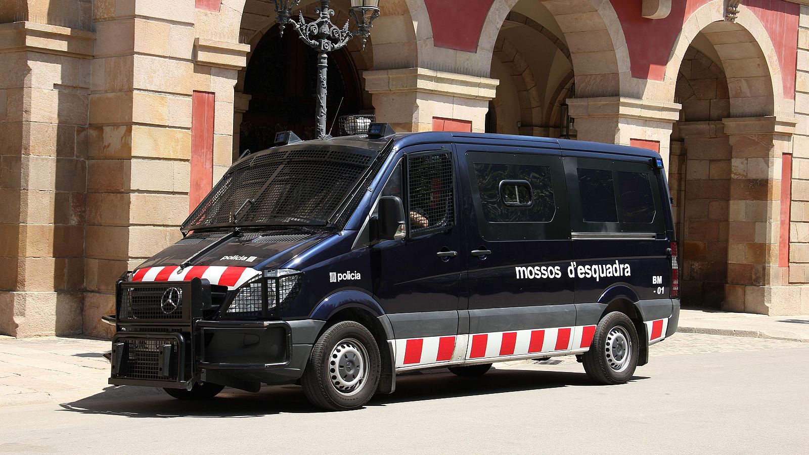 Los Mossos mantienen el dispositivo contra los robos en domicilios en Barcelona | Ver