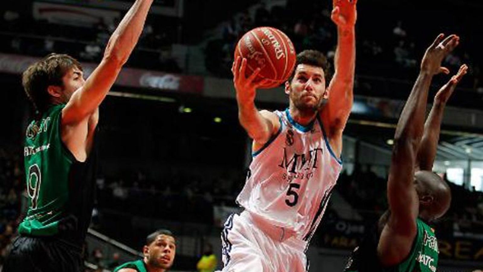 El Madrid deja al Joventut sin Copa y el Barça se acerca a ella | Ver