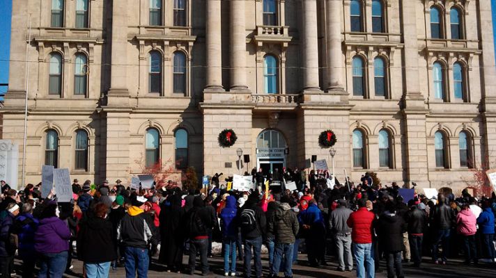 Telediario 1 - Manifestación en Ohio para pedir justicia por la violación de una chica de 16 años