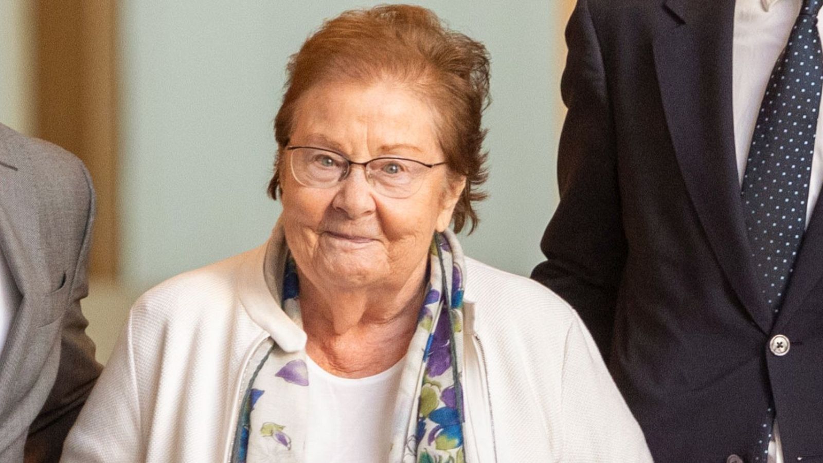 Muere Helga de Alvear, coleccionista y galerista, a los 88 años - Telediario 1 | Ver