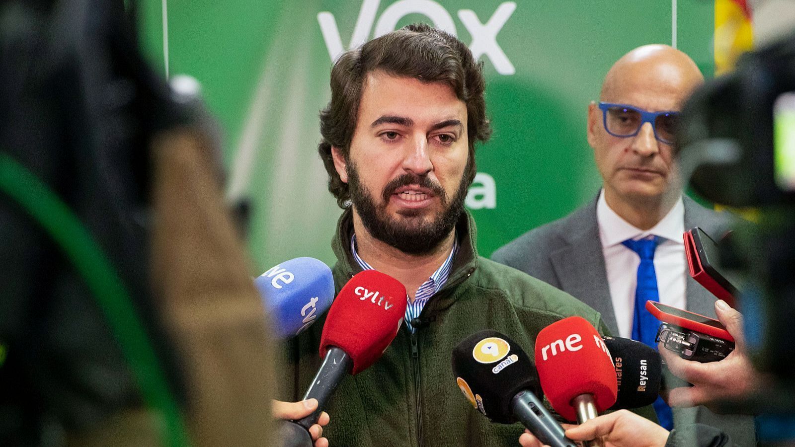 El líder de Vox en Castilla y León dimite de sus cargos en el partido - Telediario 1 | Ver