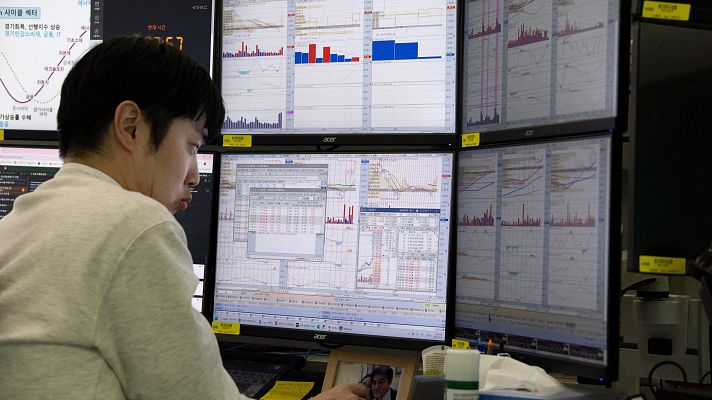 La tarde en 24h - El IBEX 35 ha caído un 1,32% este lunes debido al temor de la guerra comercial de Trump