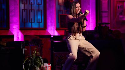 Melody canta "Esa diva"