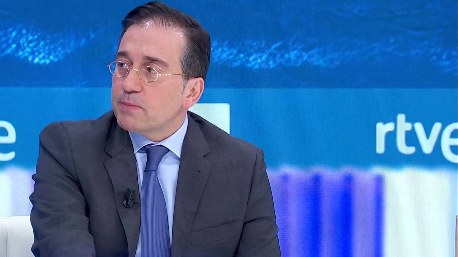 Albares: la UE tiene "instrumentos" si debe responder a Trump - La hora de La 1 | Ver