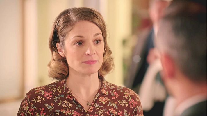 Salón de té La Moderna - Marcelina hace una prueba para el puesto de camarera