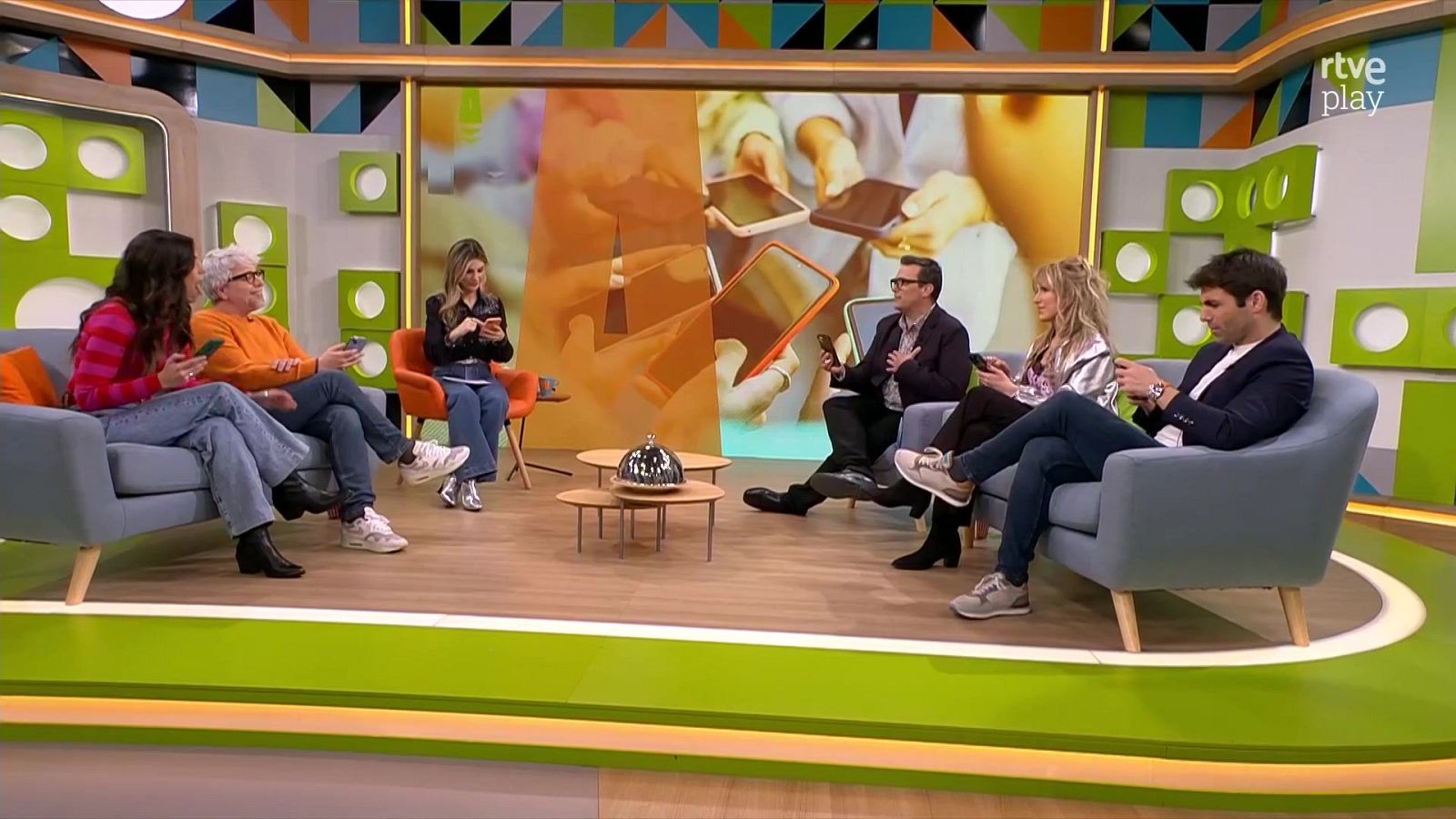 Com podem saber si som addictes al mòbil? | L'altaveu - L'altaveu | Veure