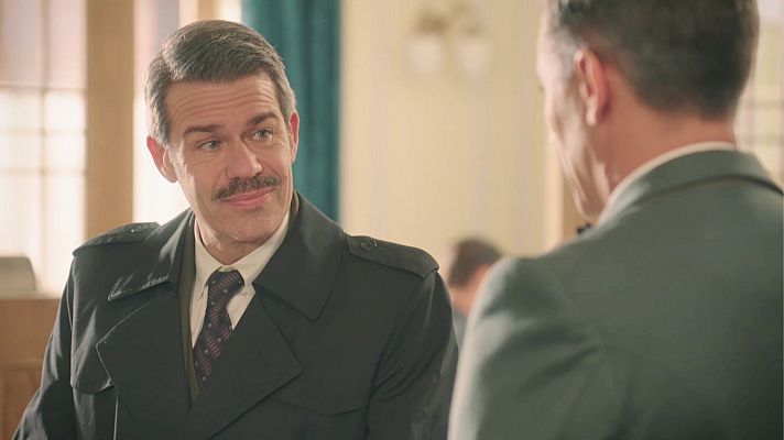 Salón de té La Moderna - Quico es el Encapuchado de la Puerta del Sol