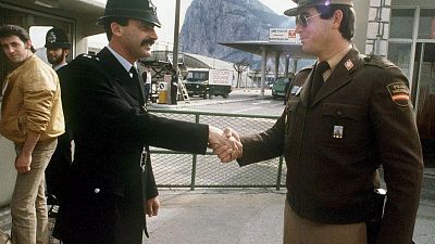 40 a�os de la apertura completa del cruce entre entre La L�nea y Gibraltar - Telediario 1 | Ver