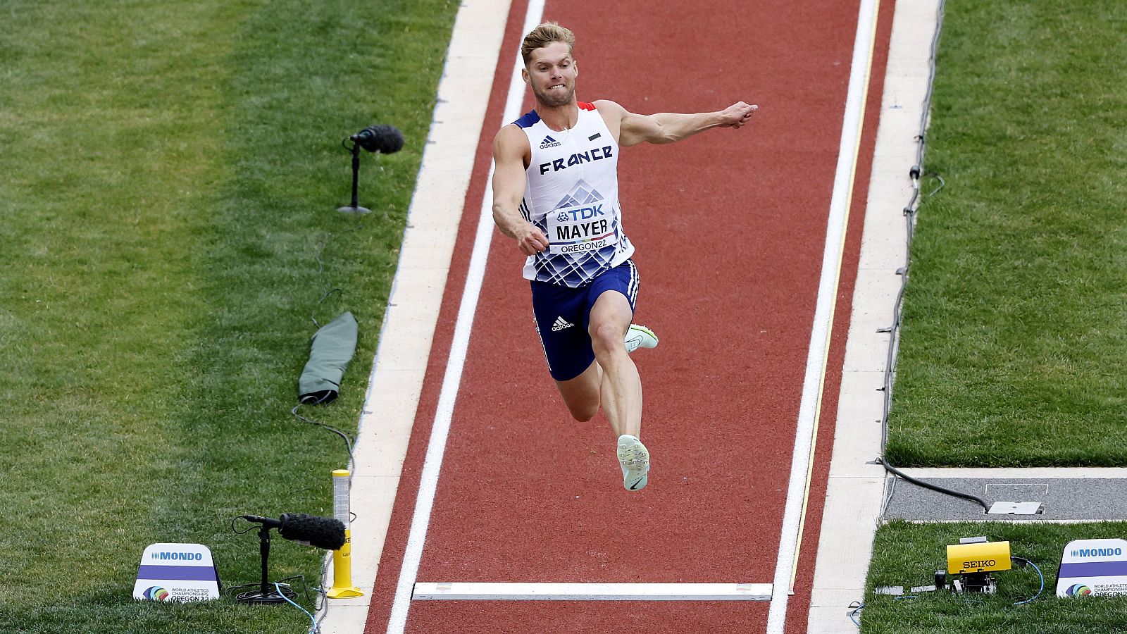 El salto de longitud prueba la zona de batida en vez de la tabla - Los Deportes de La1 | Ver