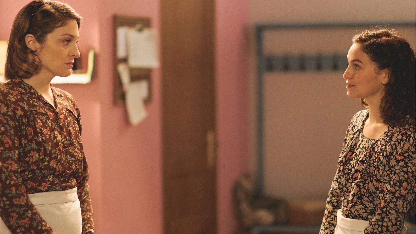 Marcelina se sincera con Trini - Salón de té La Moderna | Ver