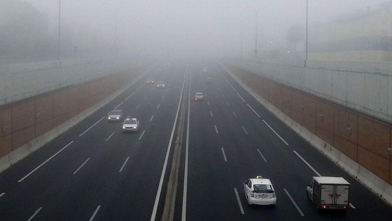 La niebla dificulta el tráfico en la operación llegada navideña