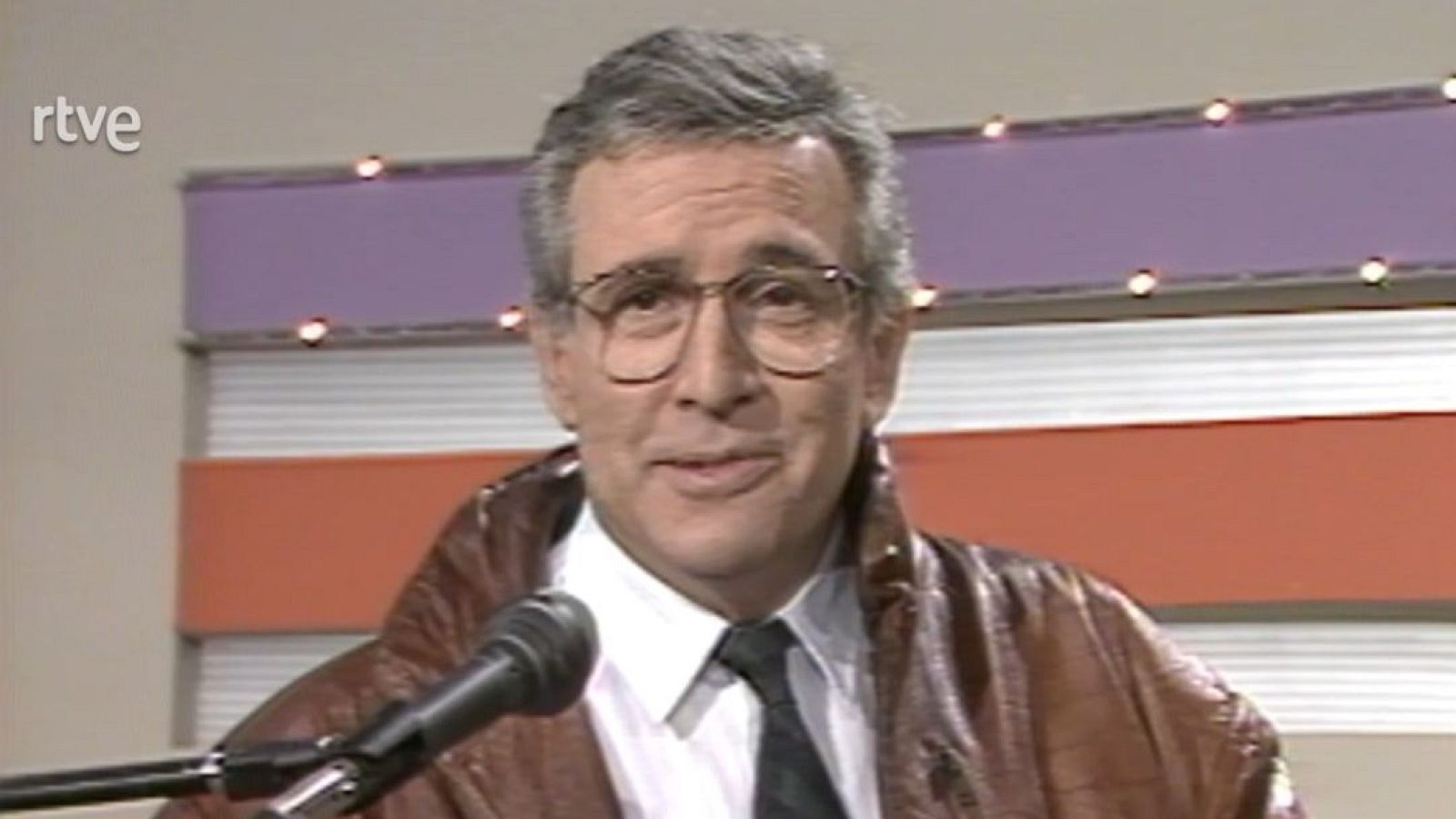 Cómo se imagina usted al locutor de nuestra voz en off? - 3x4 - 3x4 | Ver