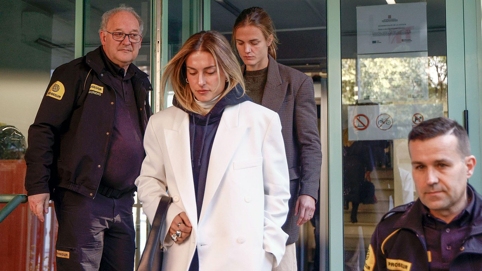 Las jugadoras coinciden en que Hermoso se agobió por el beso | Ver