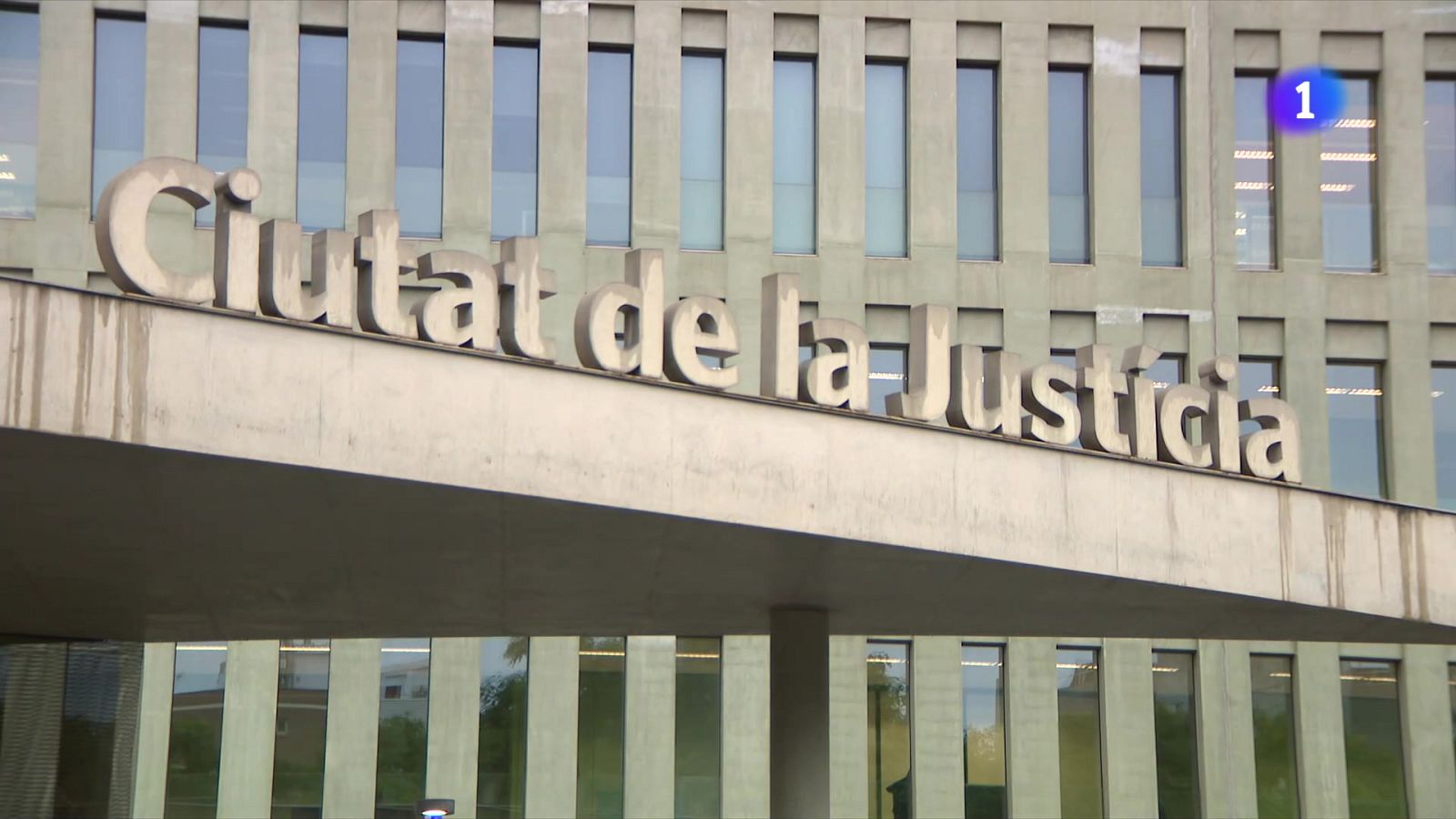 Un veí de Girona recupera la casa a punt de reforma que li havien ocupat - L'Informatiu | Ver